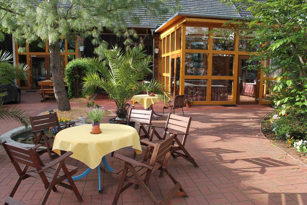 Landgasthof Simke Hotel Rietz Neuendorf Екстериор снимка